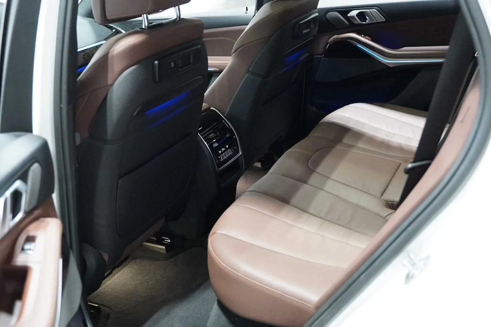 Used 2019 Mineral White Metallic BMW xDrive40i image 22