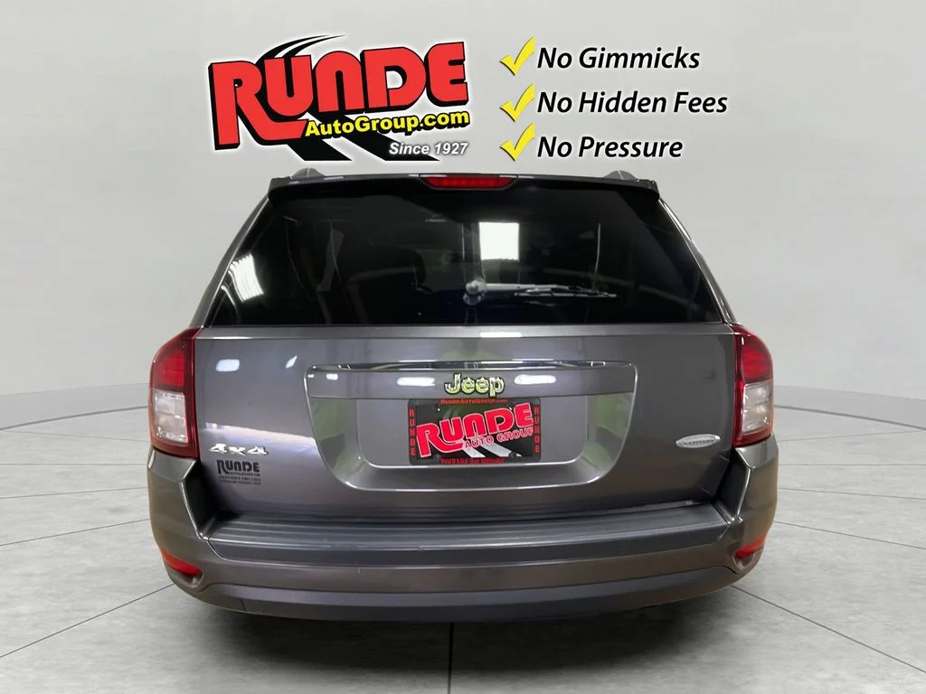 Used 2017 Granite Crystal Clearcoat Metallic Jeep Latitude image 5