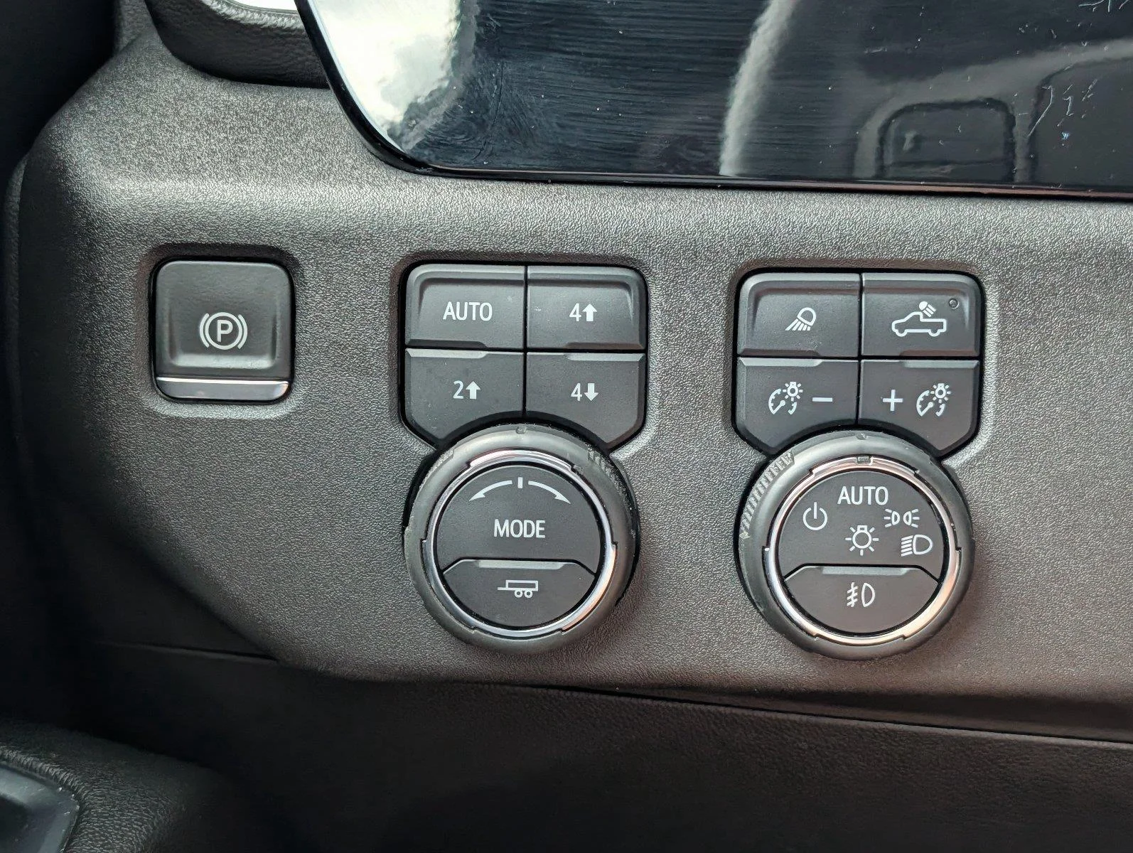 Used 2024 Iridescent Pearl Tricoat Chevrolet High Country image 29