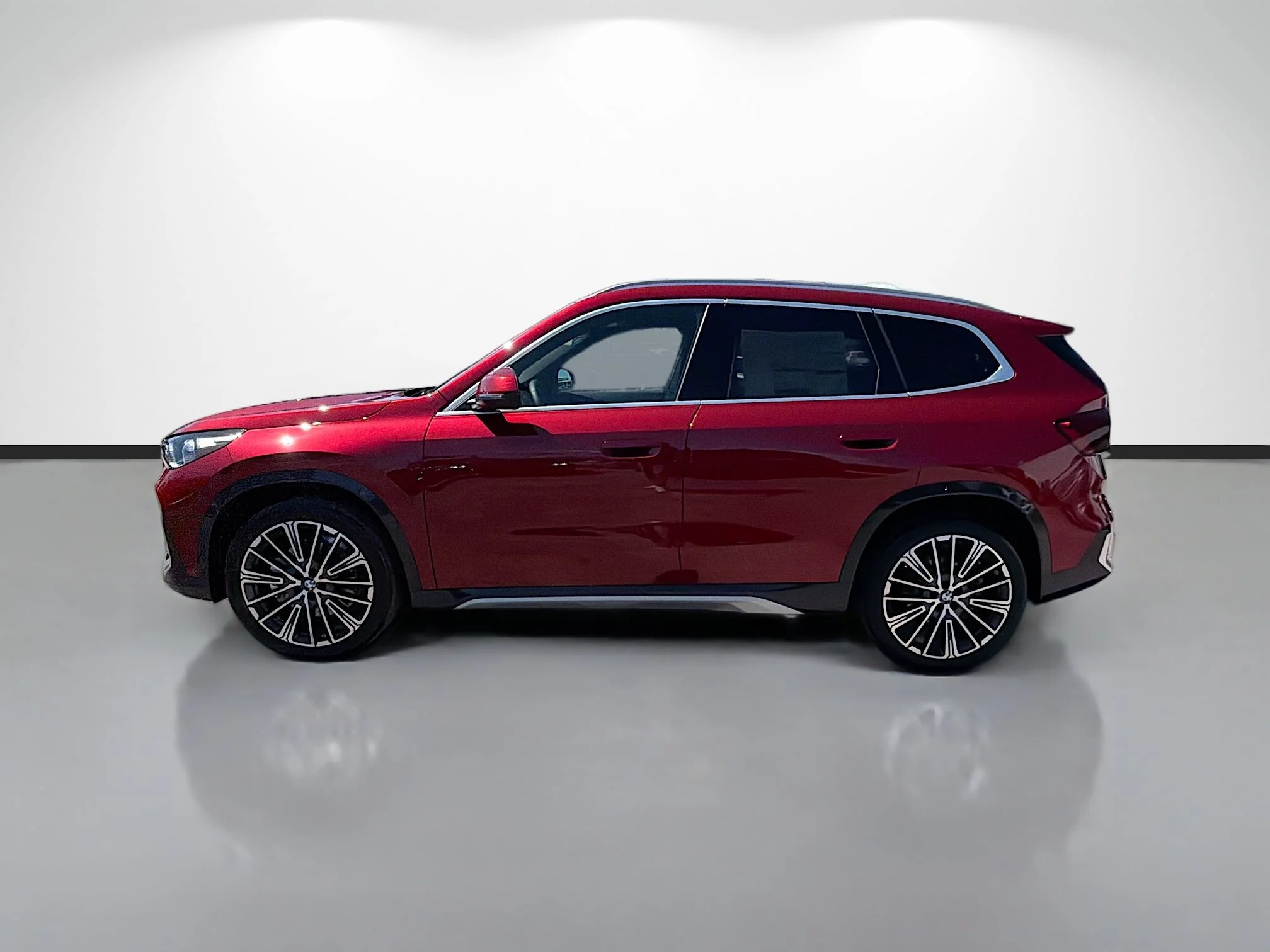 New 2026 Vegas Red Metallic BMW xDrive28i image 6