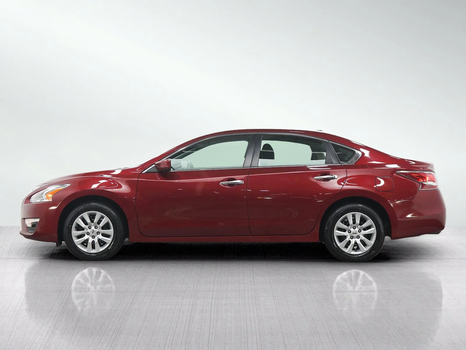 Used 2015 Nissan Altima S with VIN 1N4AL3AP7FN903188 for sale in Burnsville, Minnesota