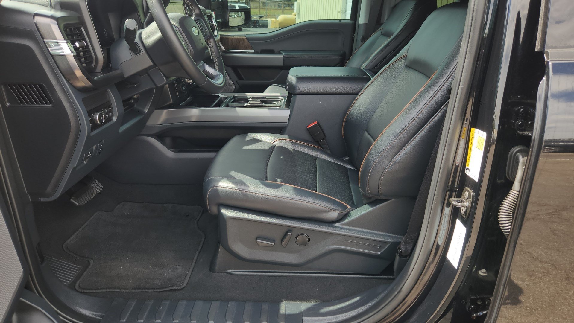 Used 2026 Agate Black Metallic Ford LARIAT image 16