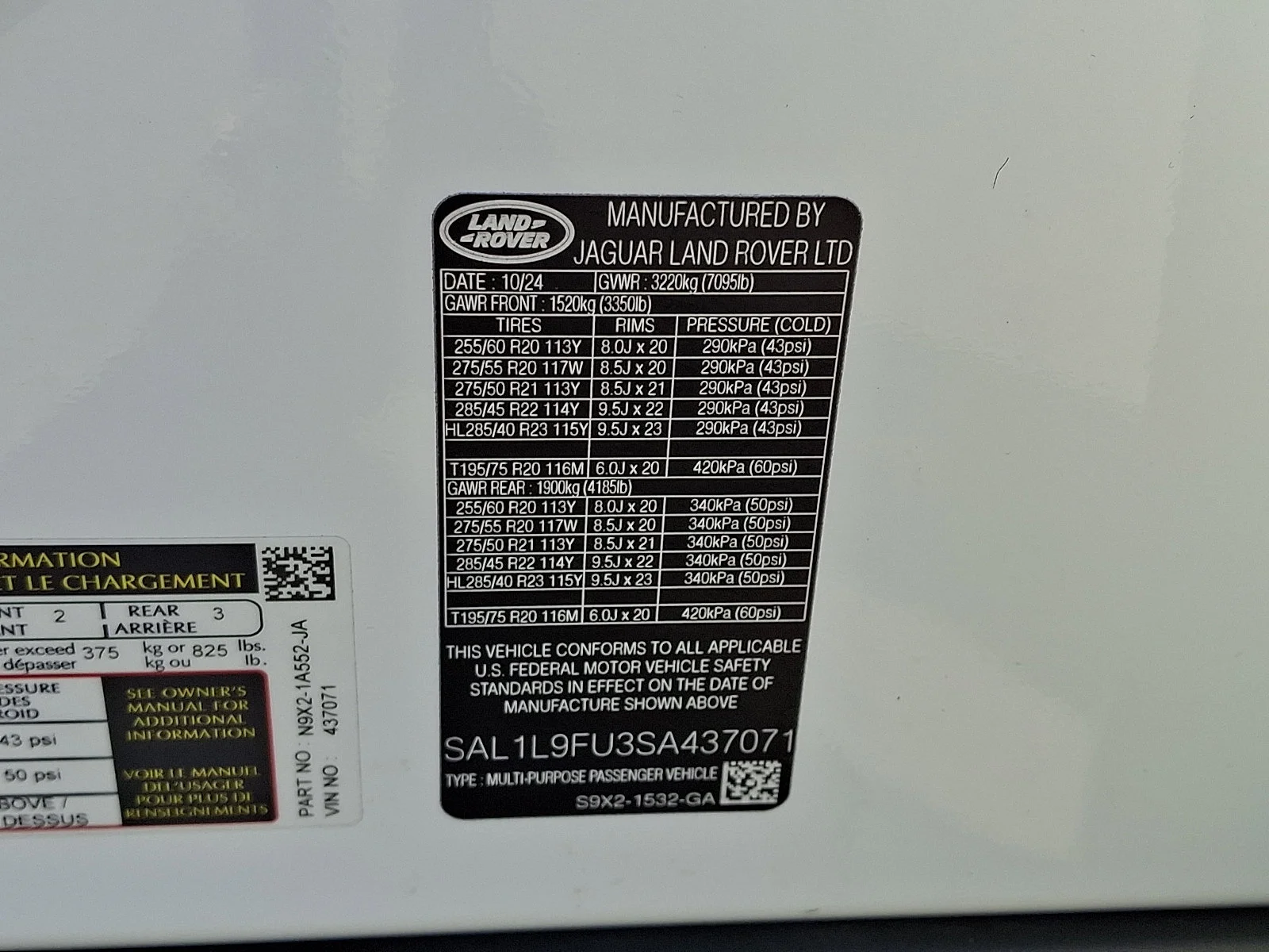 Used 2025 Fuji White   1Aa Land Rover Dynamic SE image 38