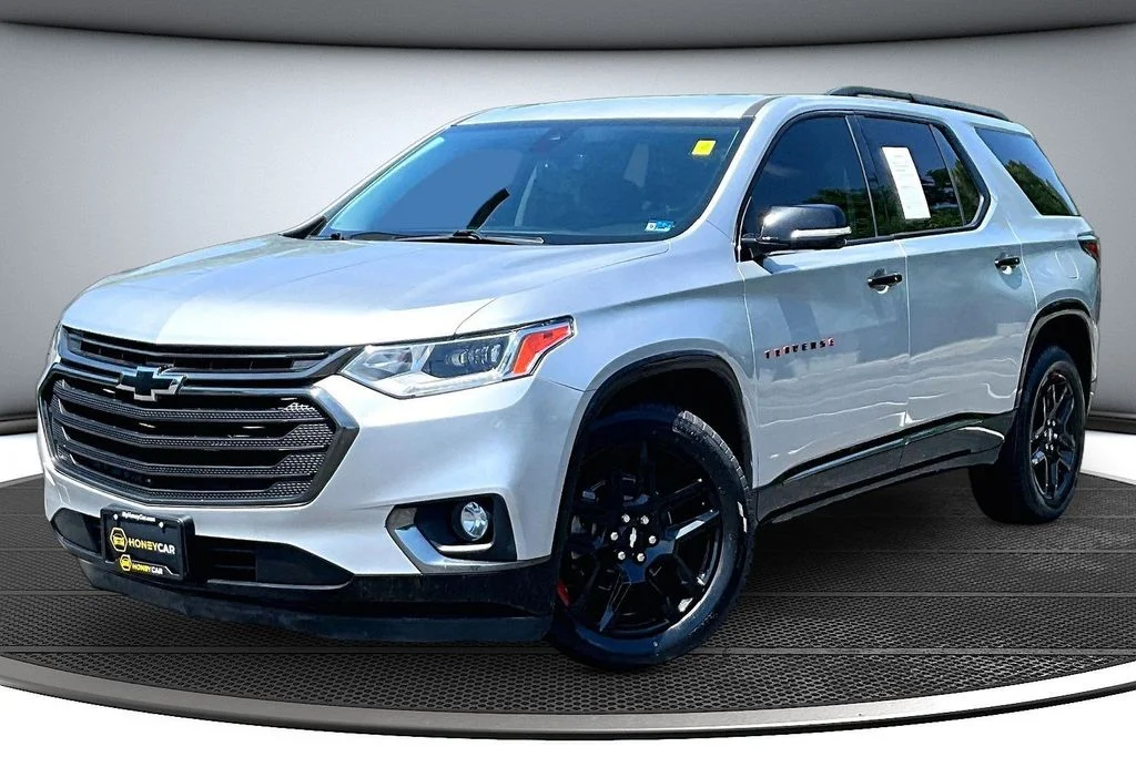 Certified Used 2019 Silver Chevrolet Premier image 3