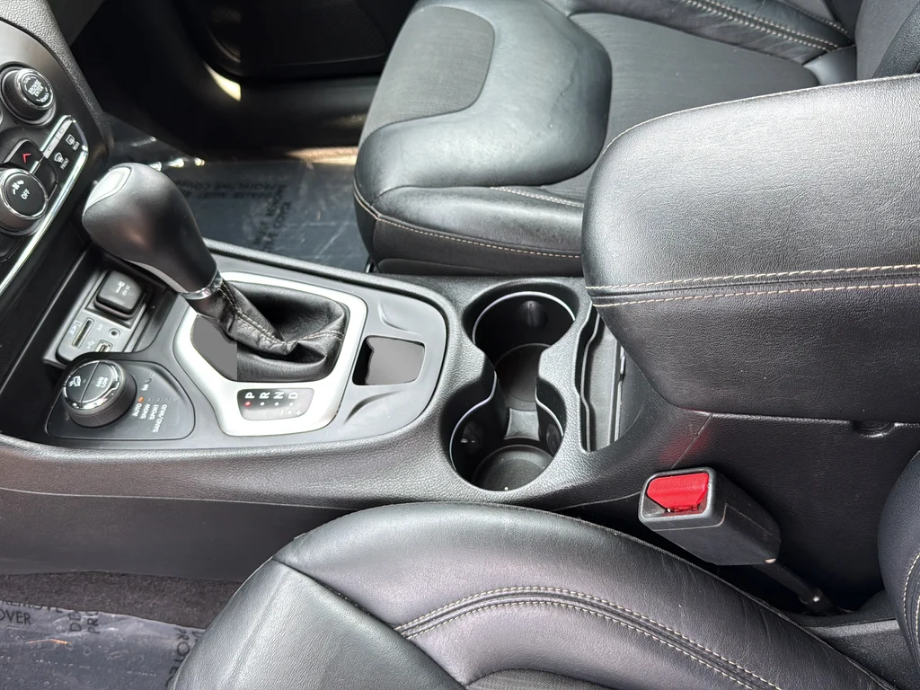 Used 2018 Gray Jeep Latitude Plus image 20