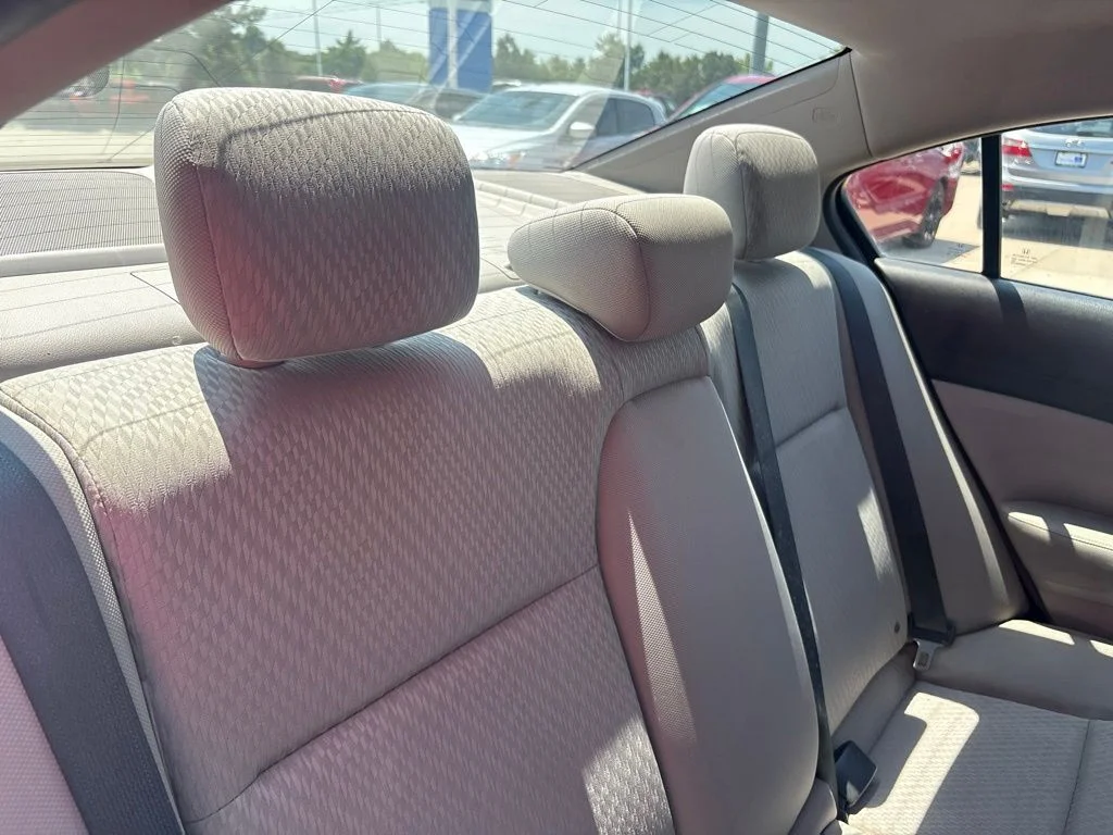 Used 2014 Silver Honda LX image 28