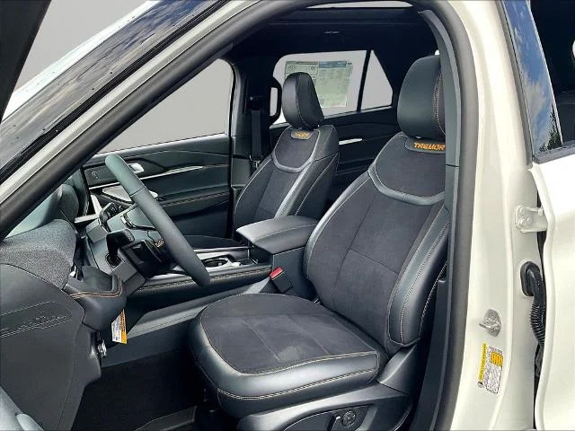 New 2026 Star White Metallic Tri-Coat Ford Tremor® image 58