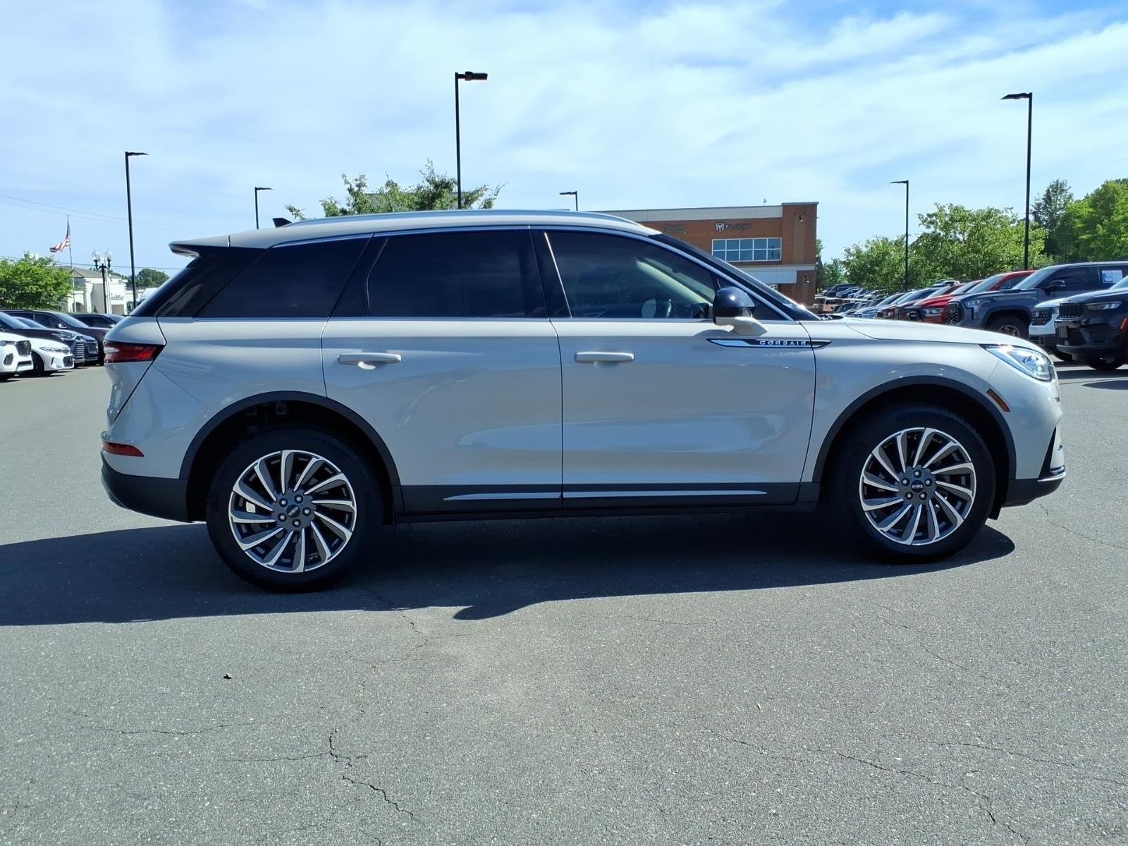 Used 2023 Ceramic Pearl Metallic Tinted Clearcoat Lincoln Reserve image 11