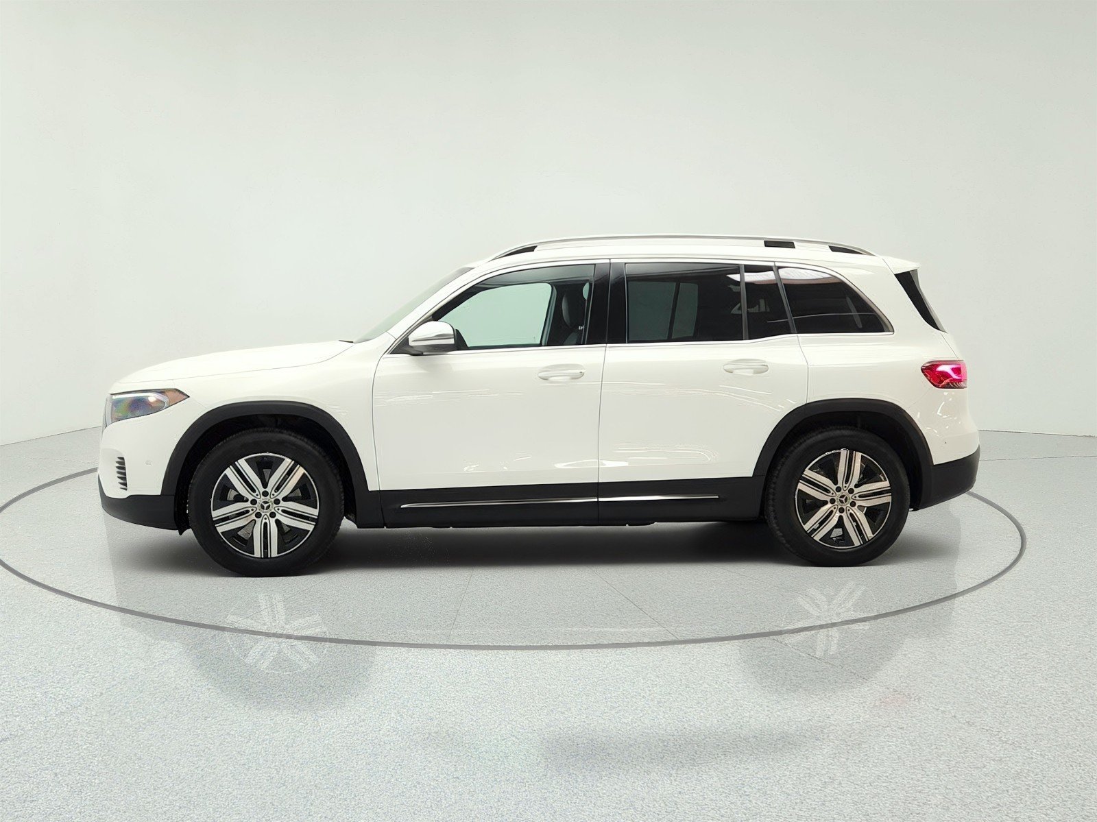 Used 2023 Polar White Mercedes-Benz EQB 300 4MATIC® SUV image 8