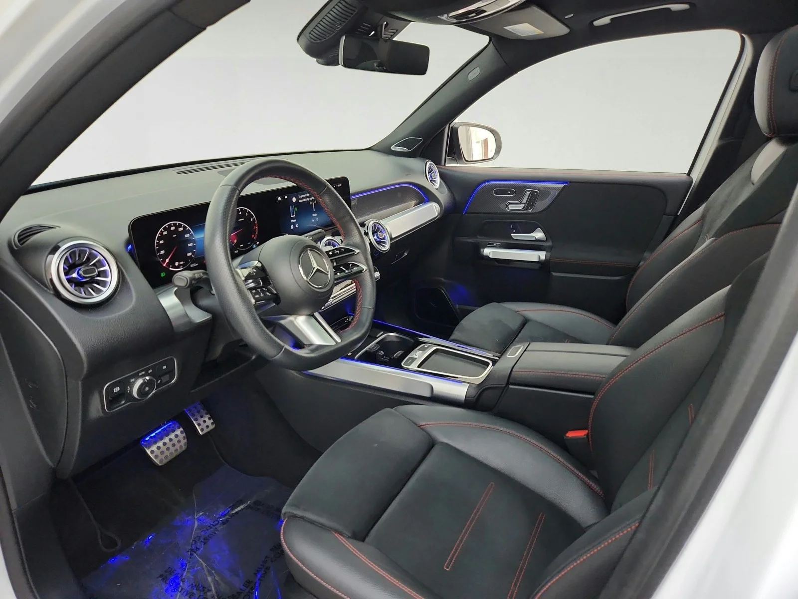 Used 2024 Polar White Mercedes-Benz GLB 250 image 16