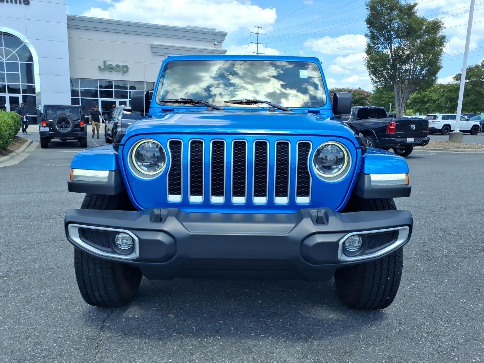Used 2023 Hydro Blue Pearlcoat Jeep Sahara image 13