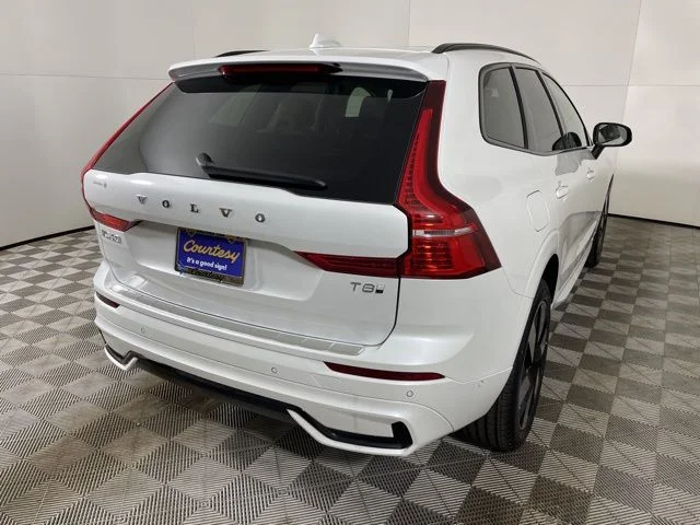 Certified Used 2025 Crystal White Volvo Plus image 11