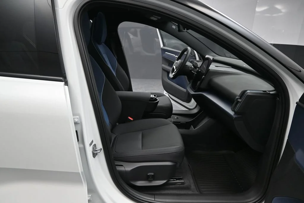 New 2026 White Volvo Twin Motor Performance Ultra image 18