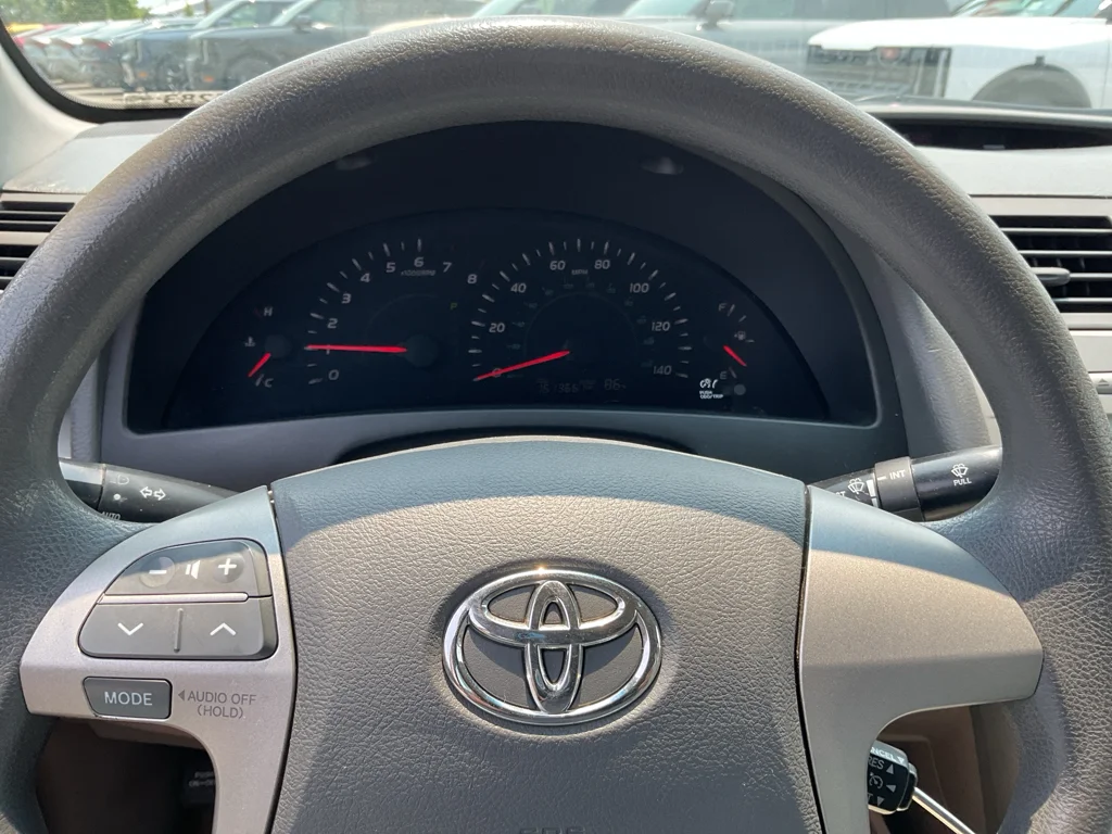 Used 2007 Titanium Metallic Toyota LE image 27