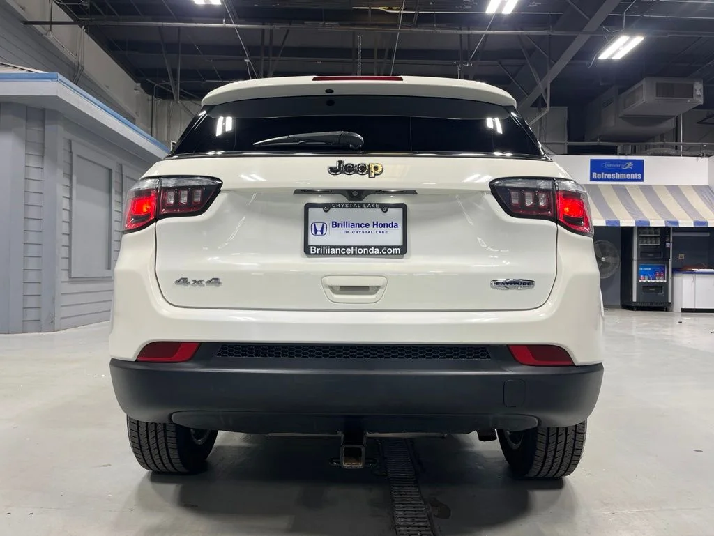 Used 2019 White Clearcoat Jeep Latitude image 5