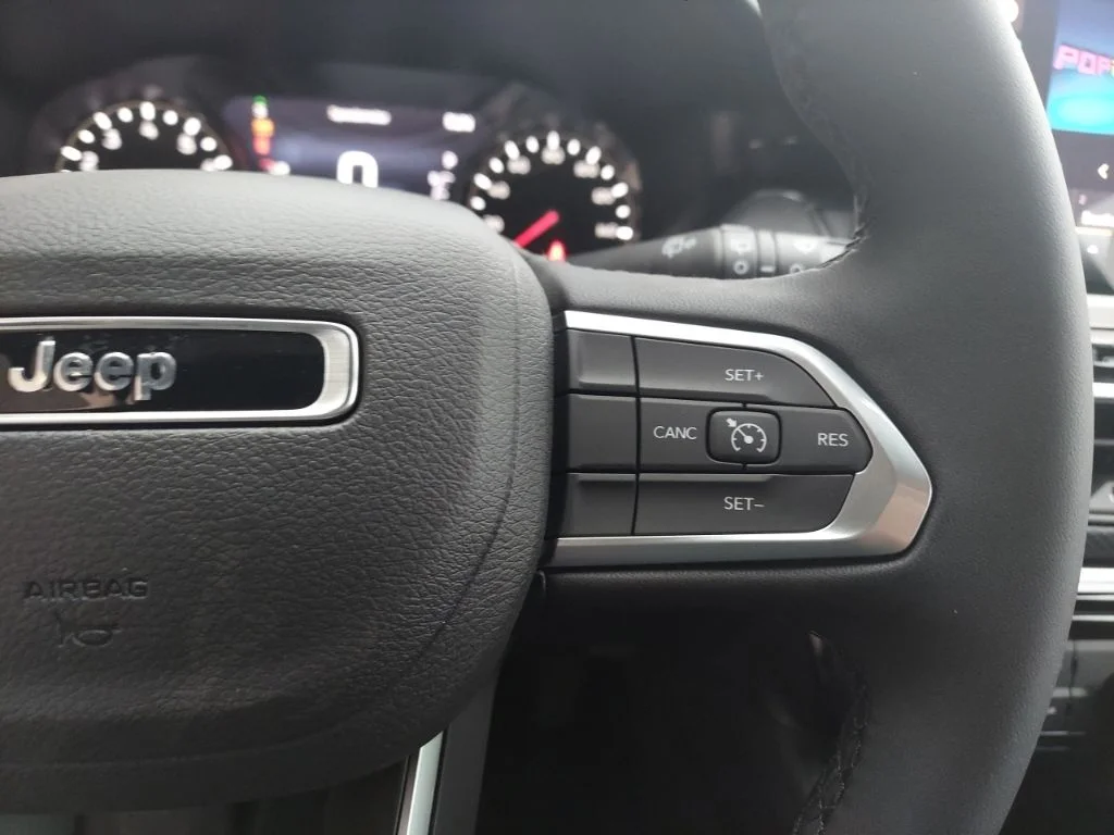 New 2026 Hydro Blue Pearlcoat Jeep Latitude image 13