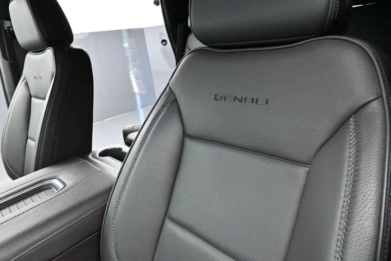 Used 2024 Onyx Black GMC Denali image 18