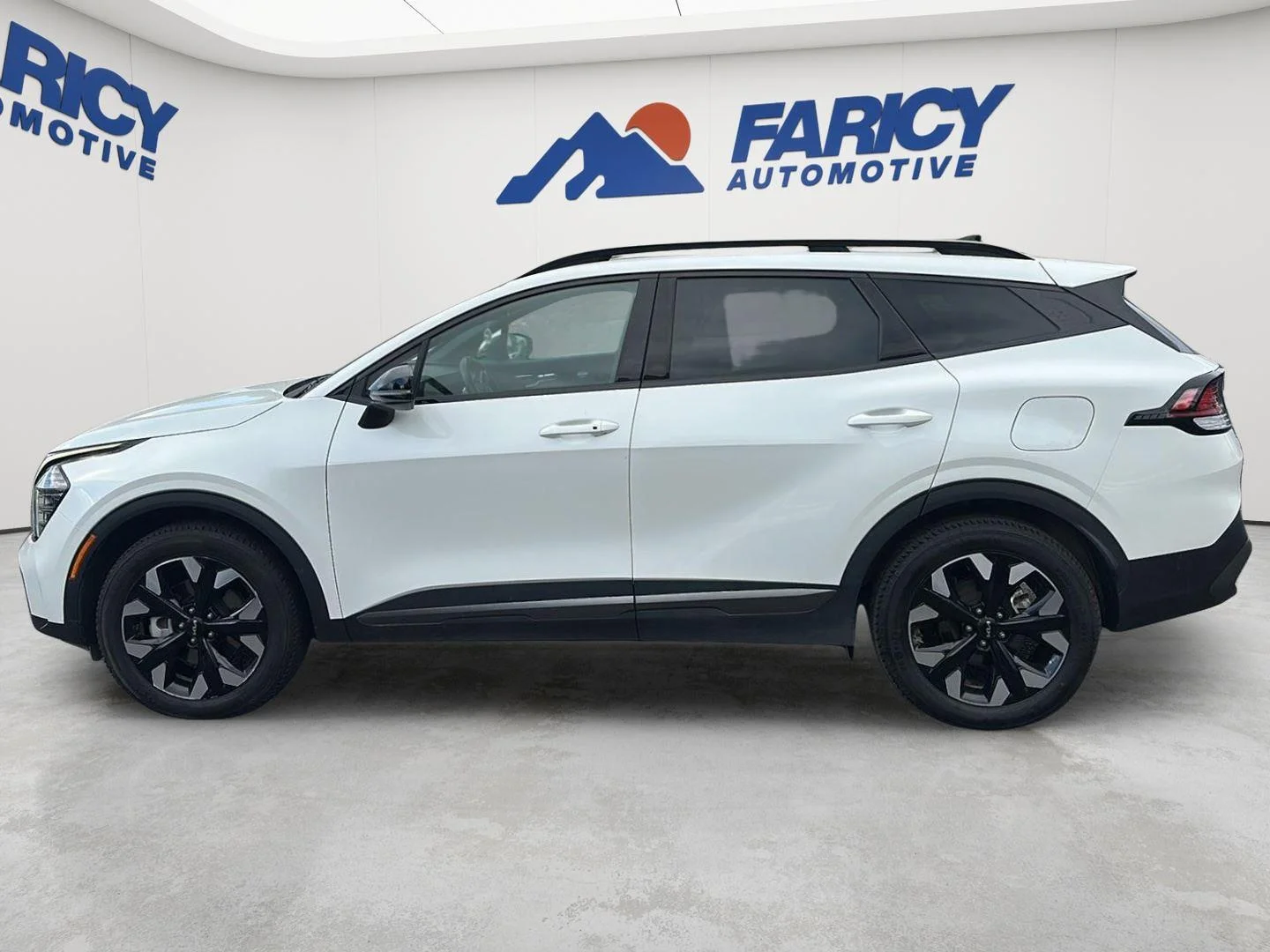 Used 2024 Snow White Pearl Kia X-Line image 8