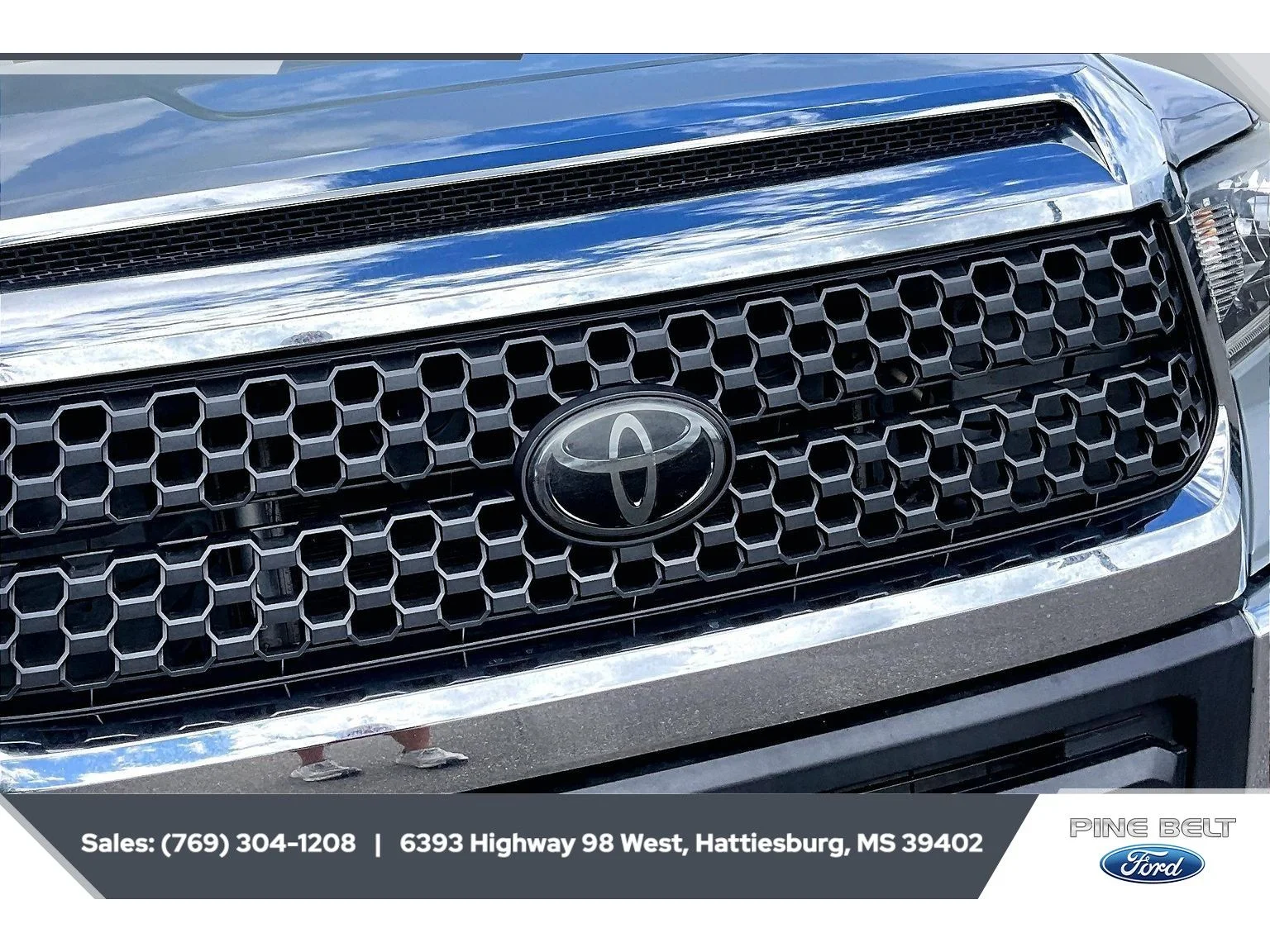 Used 2020 Cement Toyota SR5 image 22