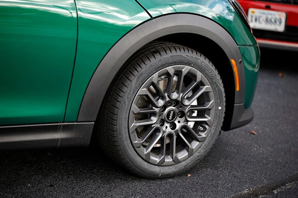 New 2026 British Racing Green Met MINI Signature Plus image 5