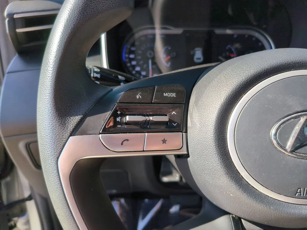 Used 2023 Silver Hyundai SE image 25