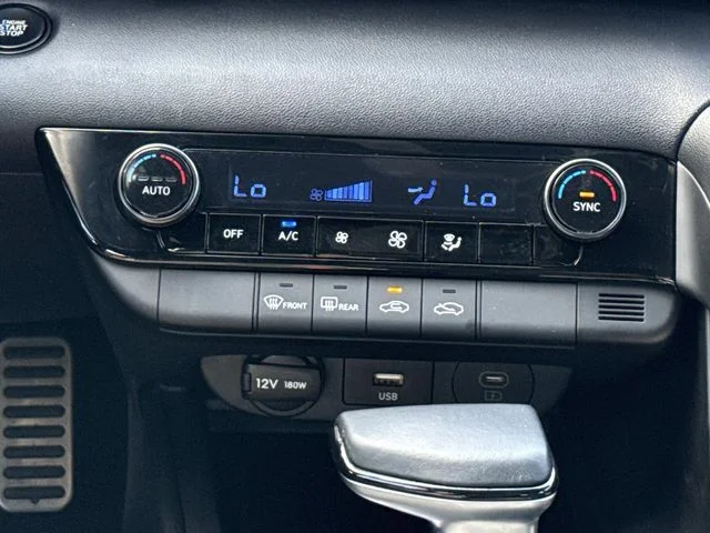 Used 2025  Hyundai SEL Sport image 19