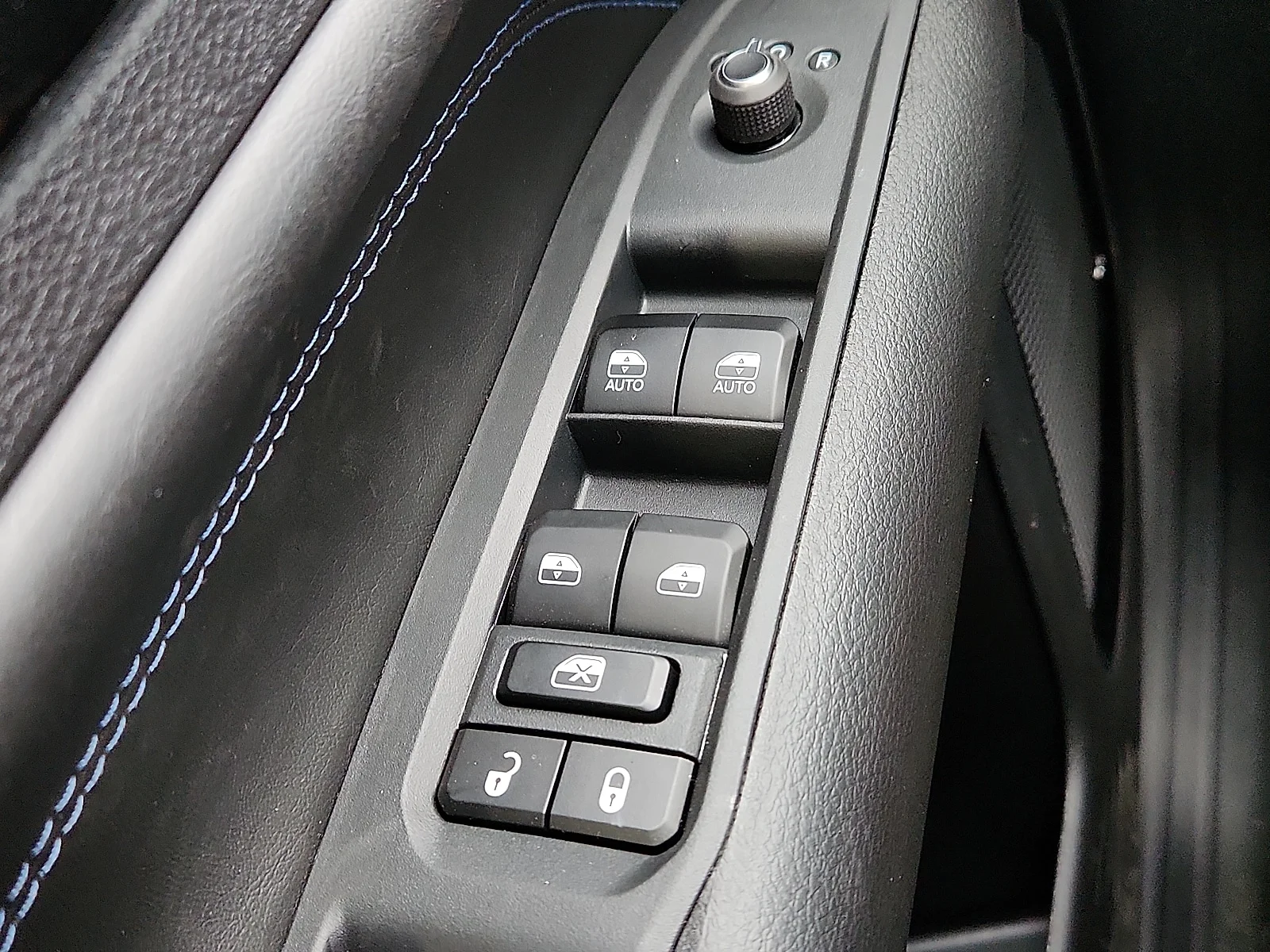 New 2026 Blue Jeep LATITUDE ALTITUDE 4X4 image 17