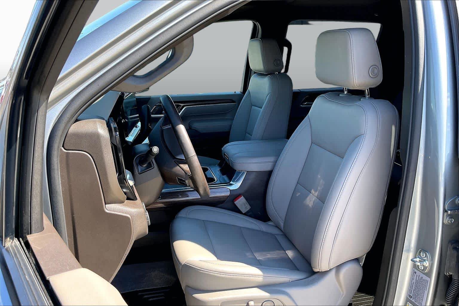 Used 2025 Sterling Gray Metallic Chevrolet LT image 8