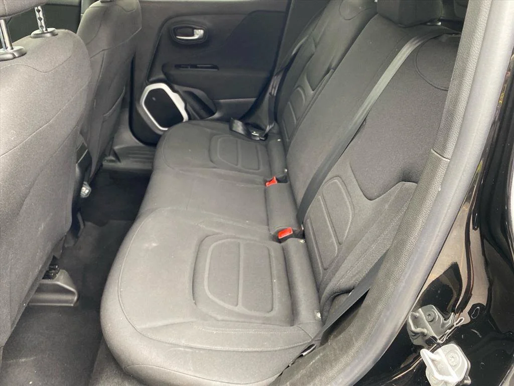 Used 2018 Black Jeep Latitude image 20