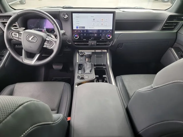 Used 2024  Lexus 550 Premium+ image 16