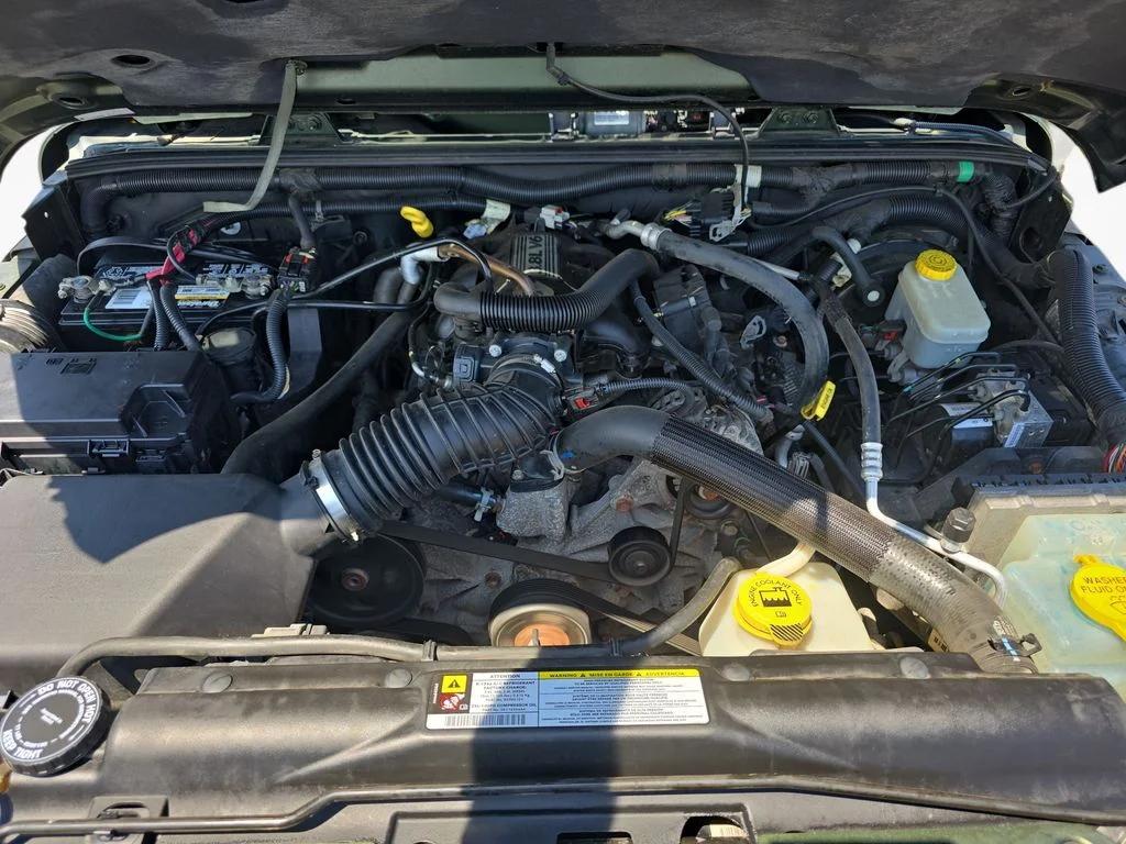 Used 2008 Green Jeep Sahara image 21