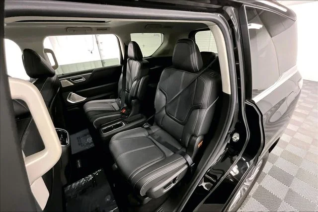 Used 2025 Mineral Black INFINITI SENSORY image 25