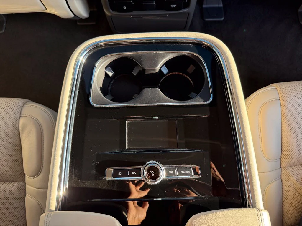 Used 2019 White Lincoln Reserve image 19
