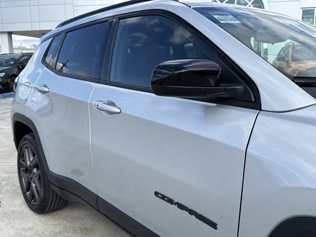 New 2026 Silver Zynith Metallic Clear-Coat Exterior Paint Jeep Latitude image 16