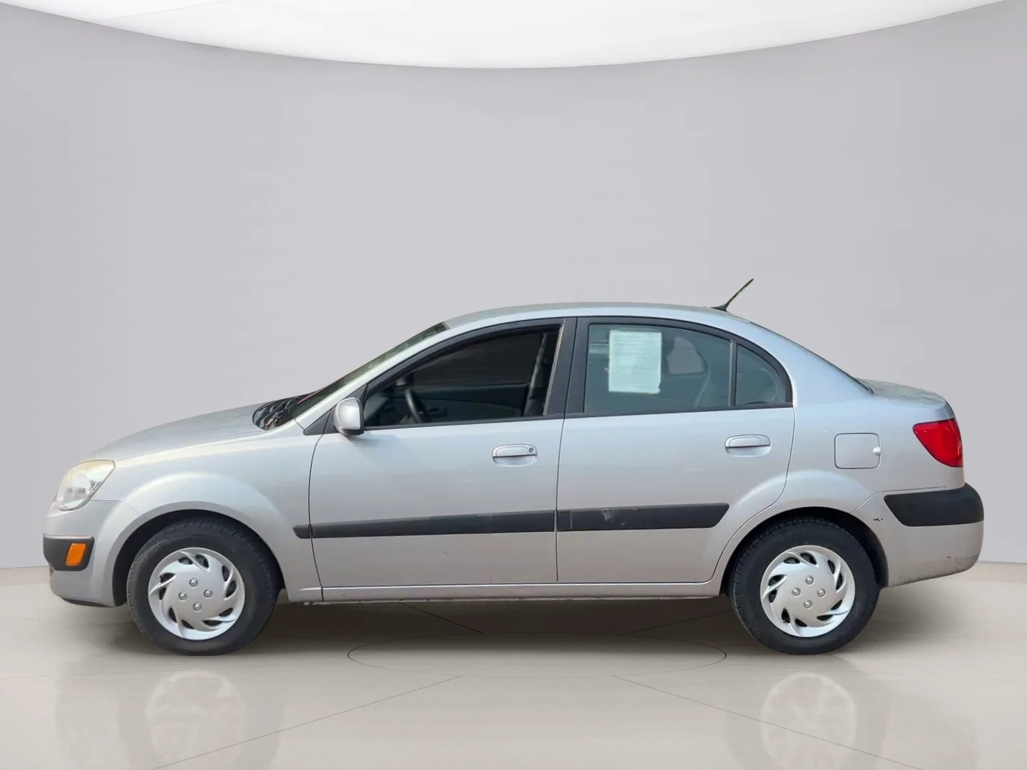 Used 2009 Silver Kia SEDAN image 2