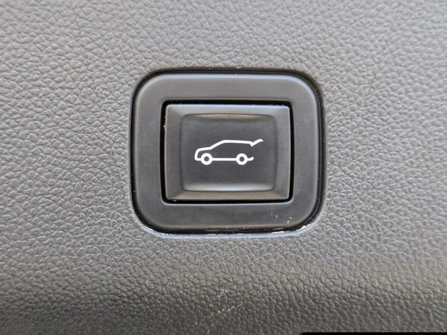 Used 2022 Black Chevrolet Premier image 15
