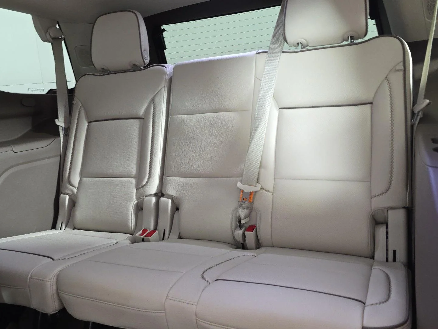 Used 2024 White Frost Tricoat GMC Denali image 32