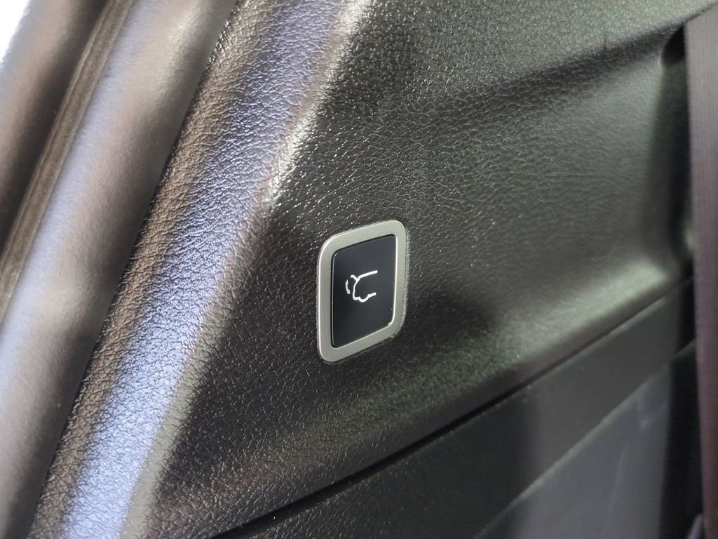 Used 2021 Blue Chrysler Touring L image 15