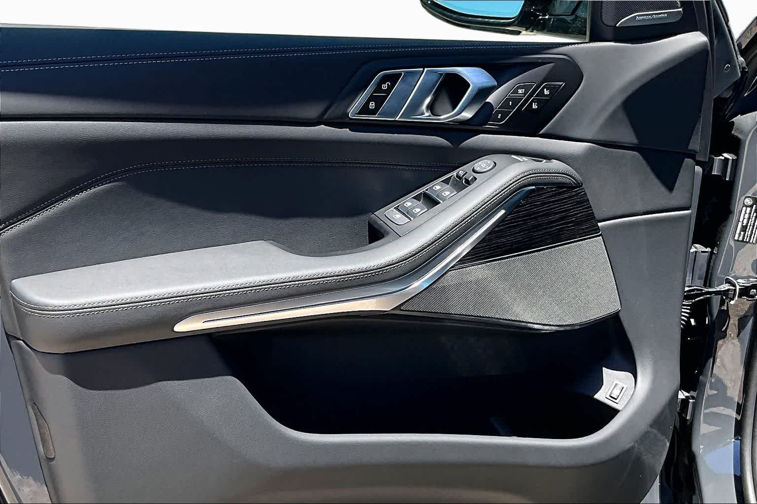 New 2026 Dravit Grey Metallic BMW xDrive50e image 10