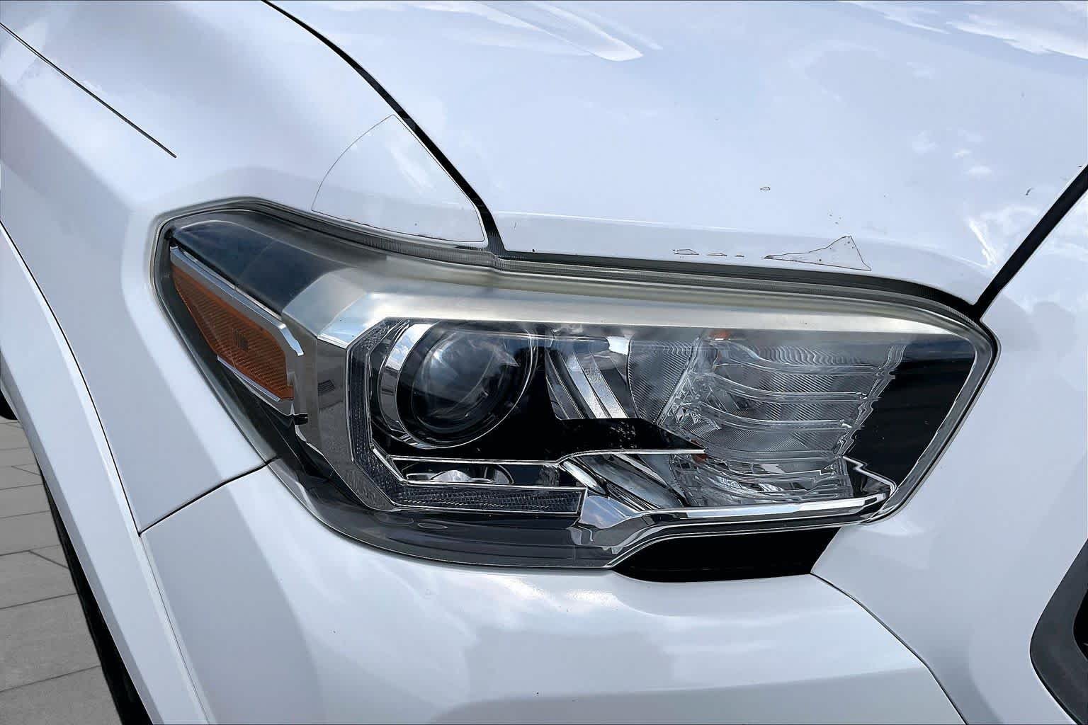 Used 2018  Toyota SR5 image 26