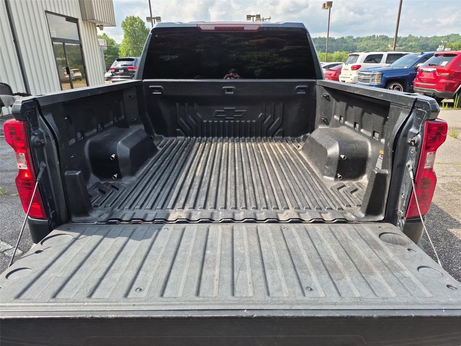 Used 2019 Shadow Gray Metallic Chevrolet LT image 31