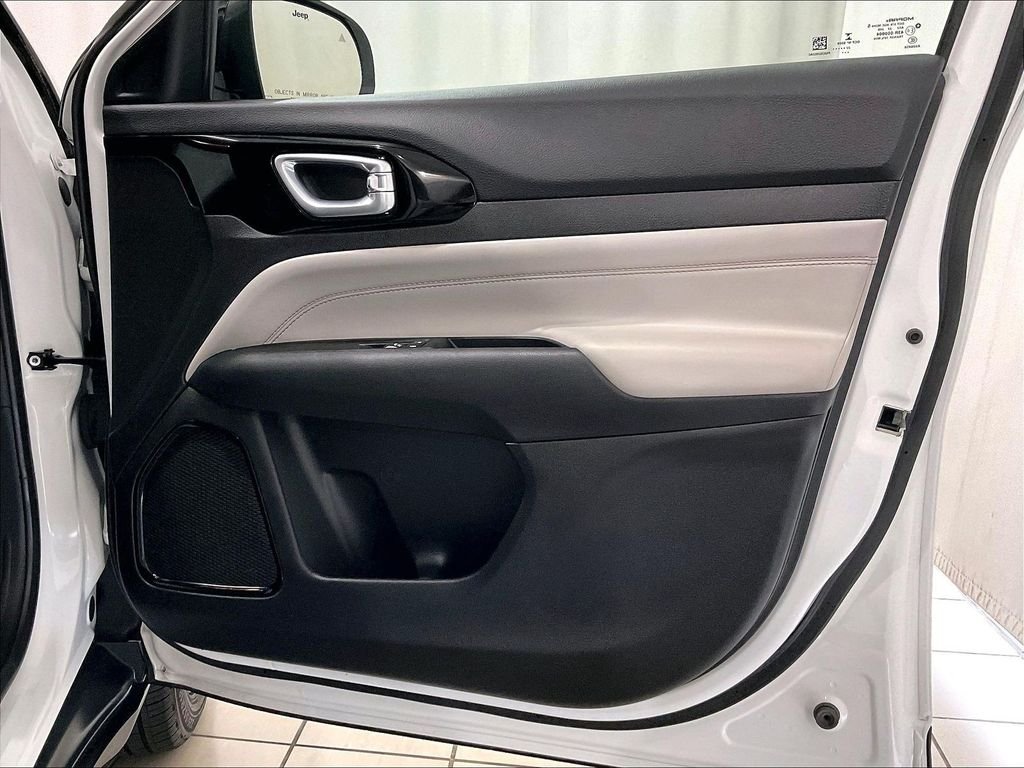 Used 2022 Bright White Clearcoat Jeep Limited image 12