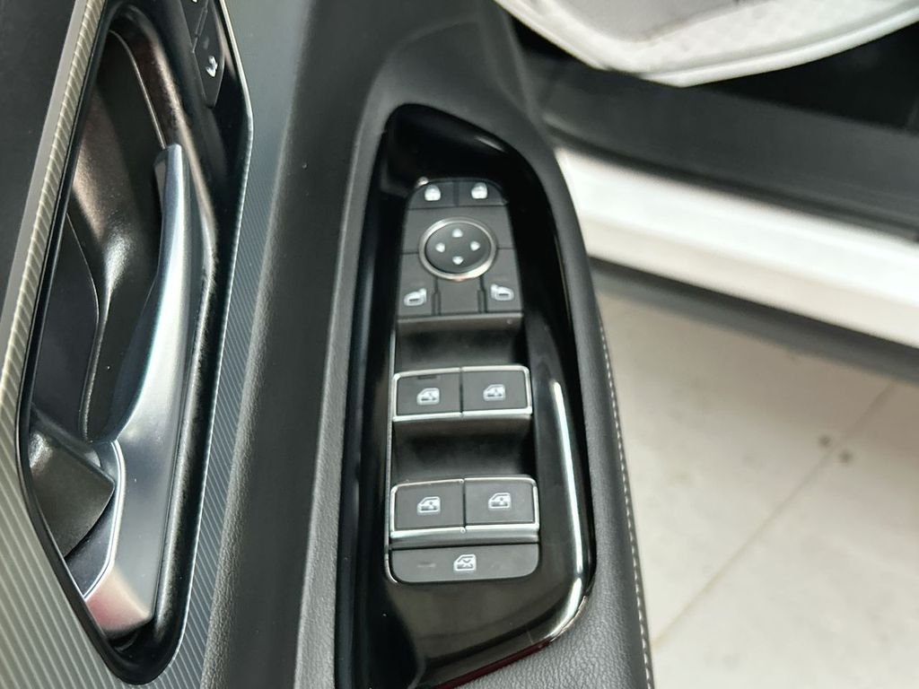 Used 2025 White Pearl Nissan SL image 16
