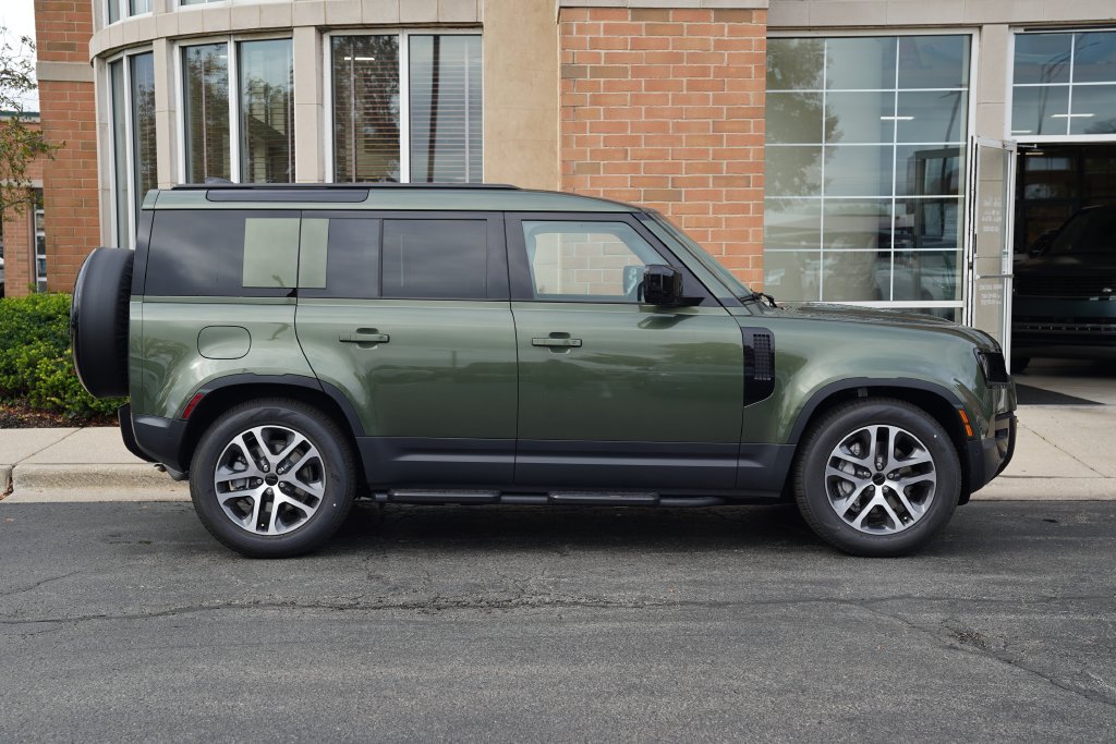 New 2026 Woolstone Green Land Rover S image 7