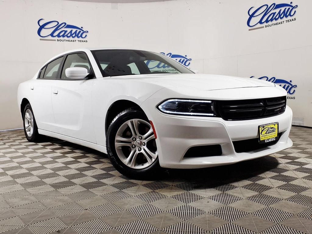Used 2022 White Knuckle C Dodge SXT image 1