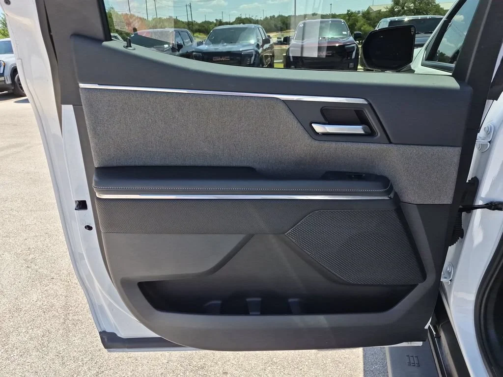 New 2026 Summit White GMC Elevation Standard Range image 31