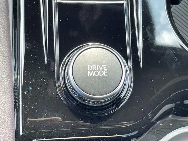 New 2026 Space White Metallic Ford Platinum™ image 33