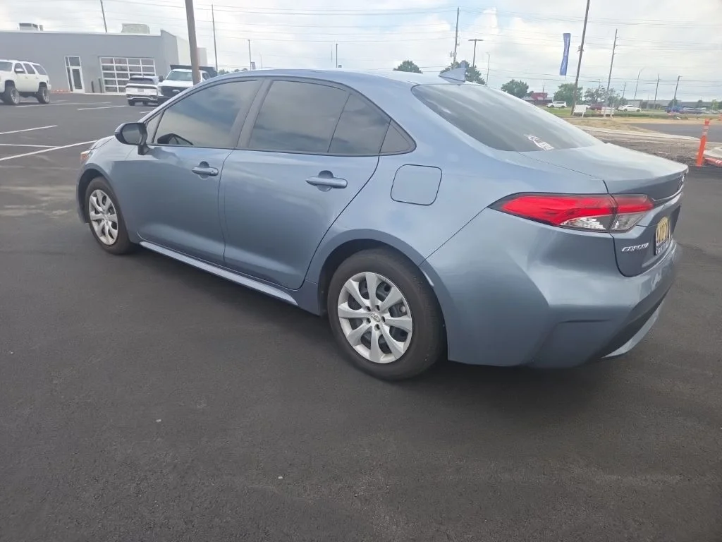 Certified Used 2020  Toyota LE image 6