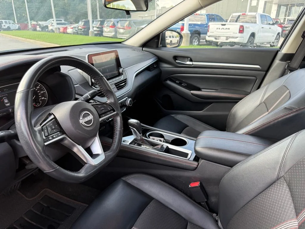 Used 2024 Black Nissan 2.5 SR image 4