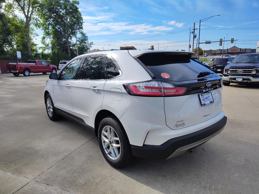 Used 2024 Oxford White Ford SEL image 5